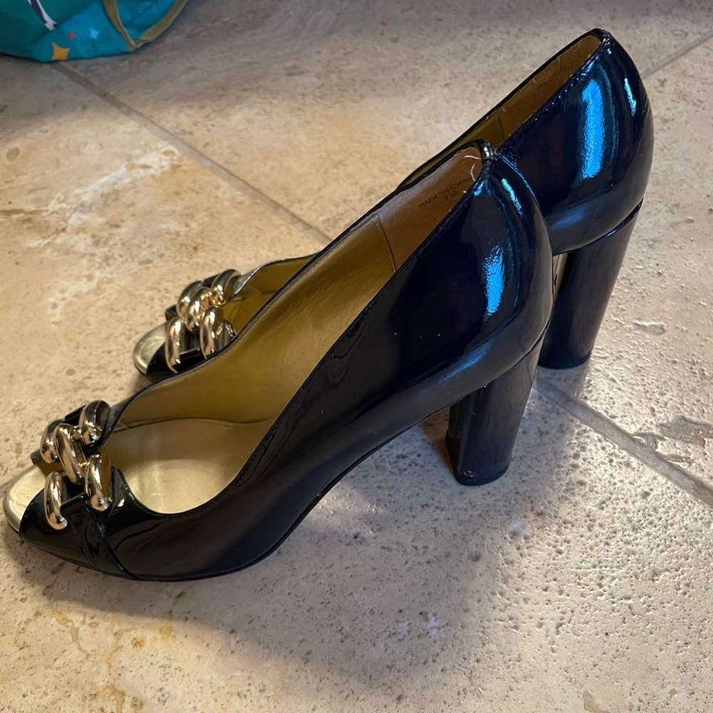 Dark blue patent leather heels w/gold metal accent